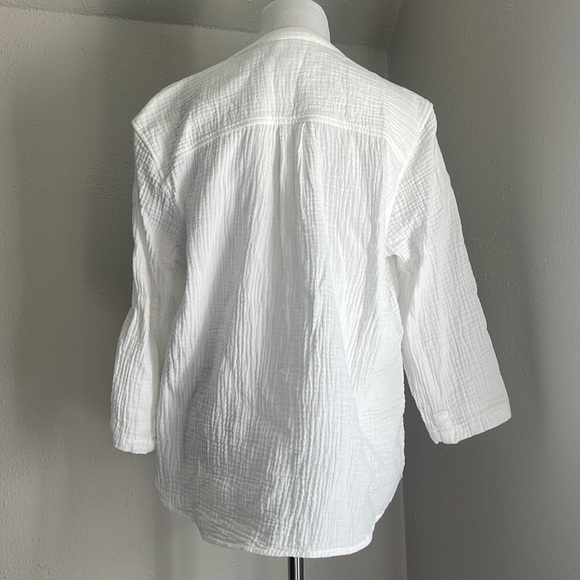 GAP Crinkle White 3/4 Sleeves V-Neck Blouse - Picture 4 of 4